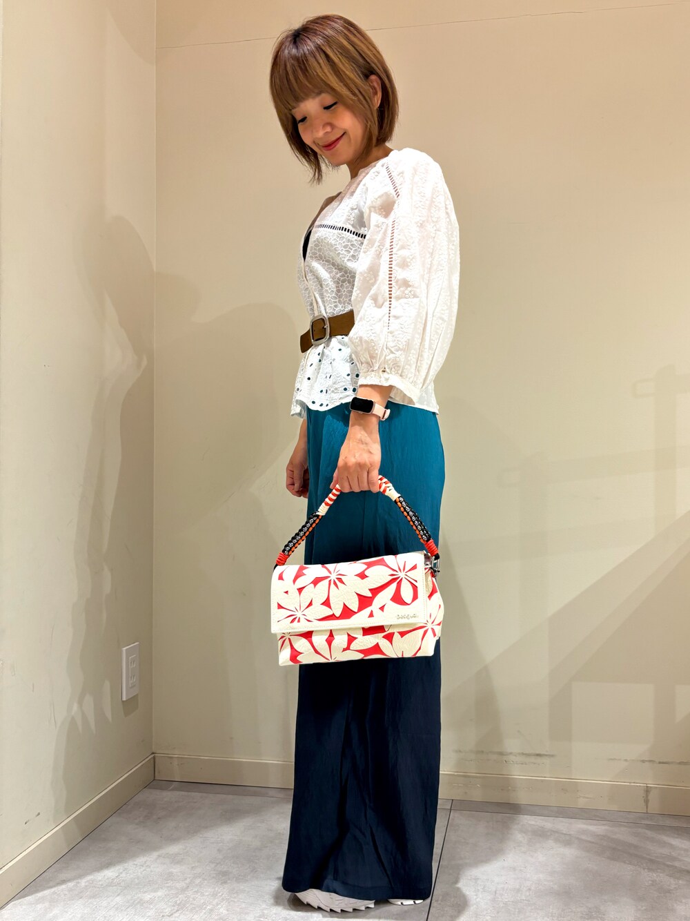 Desigual（デシグアル）の「スイス刺繍 Vネックブラウス（シャツ