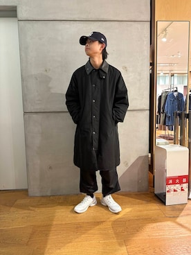 「アイテム（ステンカラーコート）」を使った、手崎善志さん（メンズ・177cm）の秋コーディネート