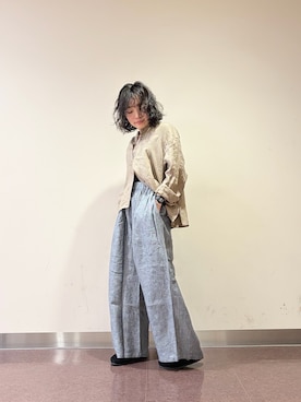 「URBAN RESEARCH DOORS（アーバンリサーチドアーズ）のヘリンボーンリネンワイドギャザーパンツ（その他パンツ、グレー系）」を使った、**ai**さん（レディース・156cm）の春コーディネート