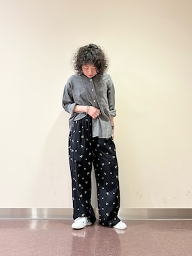 「URBAN RESEARCH DOORS（アーバンリサーチドアーズ）の『別注』adidas×DOORS　HANDBALL SPEZIAL（スニーカー、ホワイト系）」を使った、**ai**さん（レディース・156cm）の春コーディネート