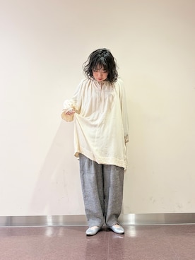 「URBAN RESEARCH DOORS（アーバンリサーチドアーズ）のVカットパンプス（パンプス、シルバー系）」を使った、**ai**さん（レディース・156cm）の春コーディネート