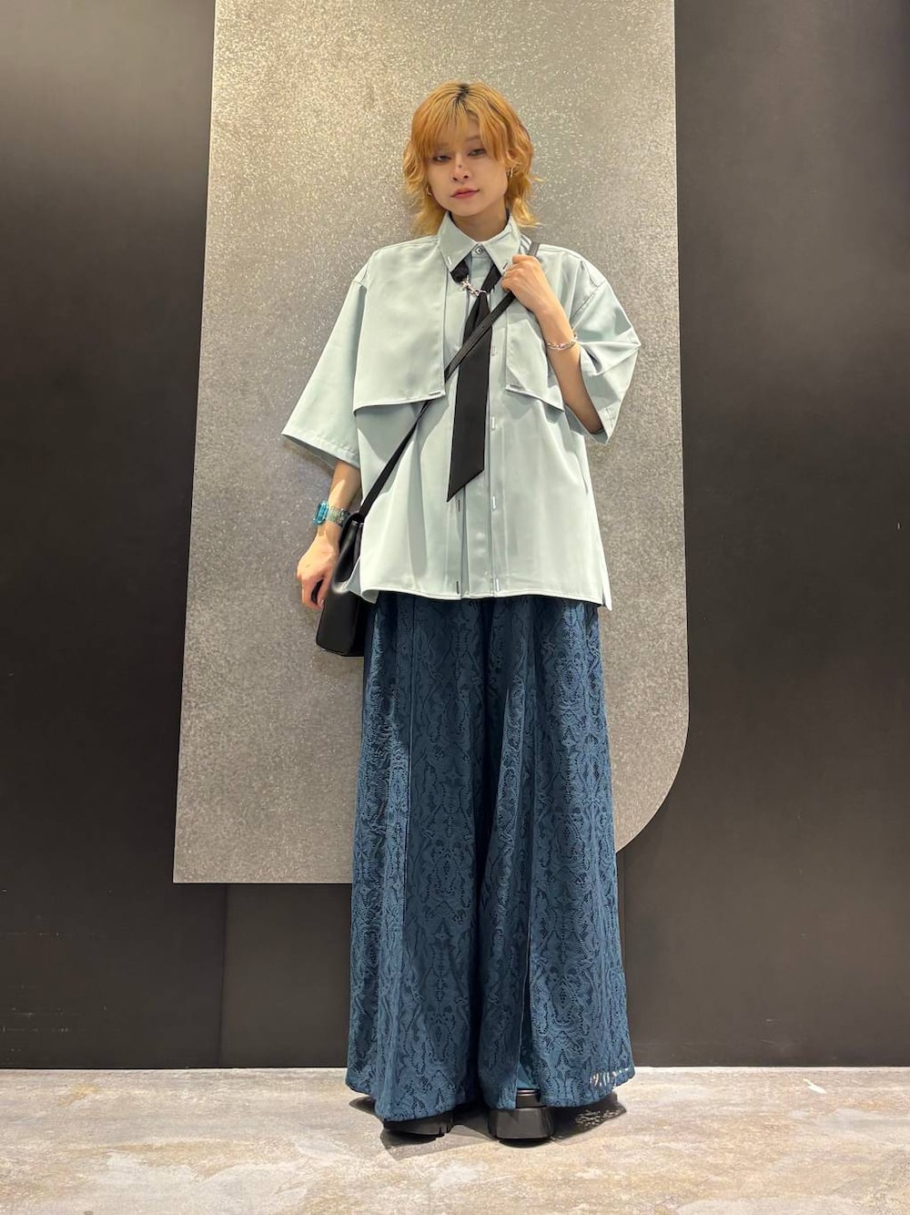 「個性派、ワントーン、ハンサム、きれいめ、HARE、ユニセックス、モード、メンズライク、春コーデ、高身長」｜「HAREのRINGボウタイ(HARE)（ネクタイ、ブラック系）」を使った、mia4422hさん（レディース・166cm）の夏コーディネートの1枚目の写真