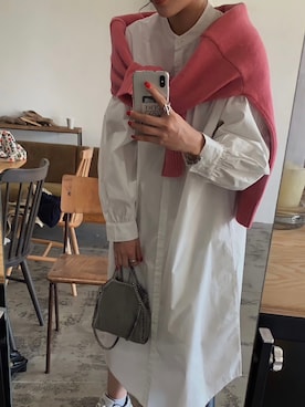 「アイテム（シャツワンピース、ホワイト系）」を使った、Lianさん（レディース・157cm）の秋コーディネート