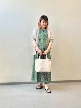 ワンピース（グリーン系）を使った「花柄」の人気ファッション