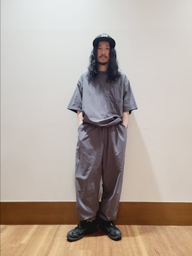 「ITEMS URBANRESEARCH（アイテムズ アーバンリサーチ）の『接触冷感/撥水/イージーケア/UVカット』タスランナイロンクルーネックドロストTシャツ（Tシャツ/カットソー、グレー系）」を使った、アライタカノリさん（メンズ・164cm）の夏コーディネート