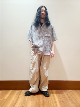「ITEMS URBANRESEARCH（アイテムズ アーバンリサーチ）のボタニカルプリント オープンカラー 半袖シャツ（シャツ/ブラウス、グレー系）」を使った、アライタカノリさん（メンズ・164cm）の夏コーディネート