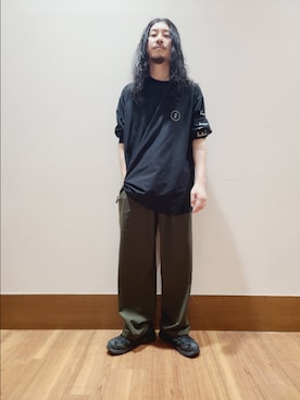 「ITEMS URBANRESEARCH（アイテムズ アーバンリサーチ）の『接触冷感/吸水速乾/イージーケア』多機能ナイロンストレッチイージーパンツ（その他パンツ、グリーン系）」を使った、アライタカノリさん（メンズ・164cm）の夏コーディネート