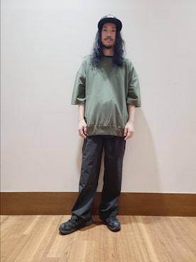 「ITEMS URBANRESEARCH（アイテムズ アーバンリサーチ）のサイドストレージ半袖ポンチTops（Tシャツ/カットソー、グリーン系）」を使った、アライタカノリさん（メンズ・164cm）の夏コーディネート