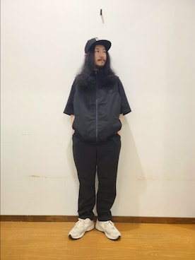 「ITEMS URBANRESEARCH（アイテムズ アーバンリサーチ）のサイドポケットキリカエクルーネックTシャツ（Tシャツ/カットソー、ブラック系）」を使った、アライタカノリさん（メンズ・164cm）の夏コーディネート