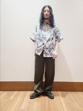 「ITEMS URBANRESEARCH（アイテムズ アーバンリサーチ）の『接触冷感/吸水速乾/イージーケア』多機能ナイロンストレッチイージーパンツ（その他パンツ、グリーン系）」を使った、アライタカノリさん（メンズ・164cm）の夏コーディネート
