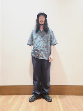 「ITEMS URBANRESEARCH（アイテムズ アーバンリサーチ）のアロハプリントオープンカラー半袖シャツ（シャツ/ブラウス、グレー系）」を使った、アライタカノリさん（メンズ・164cm）の夏コーディネート