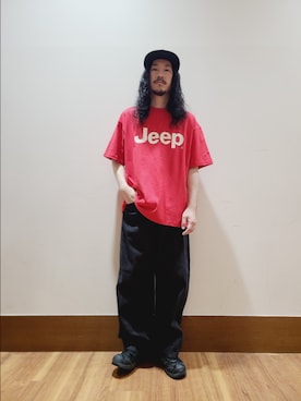 「ITEMS URBANRESEARCH（アイテムズ アーバンリサーチ）のソフトバレルデニム（デニムパンツ、ブラック系）」を使った、アライタカノリさん（メンズ・164cm）の夏コーディネート