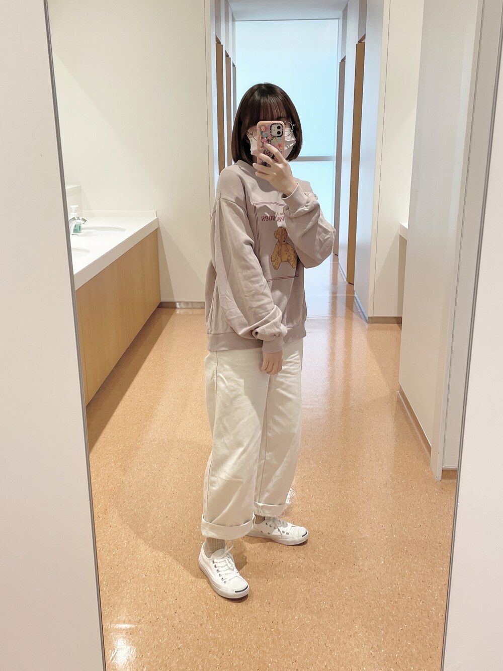 「秋のコーデ、カジュアルコーデ、パンツスタイル、今日のコーデ、大人かわいい、着回しコーデ、シンプル、ootd、秋服、いいね、save、フォローお願いします🤑、おしゃれさんと繋がりたい、低身長、低身長コーデ」｜「CONVERSEのconverse コンバース JACK PURCELL (ジャックパーセル)（スニーカー、ホワイト系）」を使った、ミルクセーキさん（レディース・151cm）の秋コーディネートの1枚目の写真