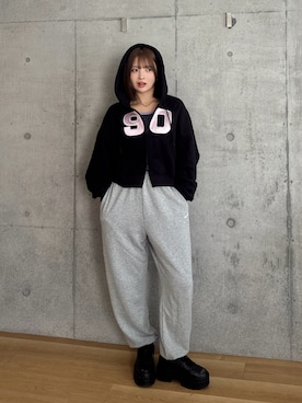 「NIKE（ナイキ）のナイキ スタジオ フリース ミディアムウェイト ウィメンズ オーバーサイズド クロップド フルジップ スウェットシャツ / Nike Studio Fleece Medium Weight Women's Oversized Cropped Full-Zip Sweatshirt IV5748-010 Black（パーカー、ブラック系）」を使った、SAKURAさん（レディース・160cm）の秋コーディネート
