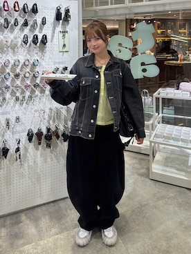「beautiful people（ビューティフルピープル）のdouble-end selvedge denim blouson（デニムジャケット、ブラック系）」を使った、SAKURAさん（レディース・160cm）の春コーディネート