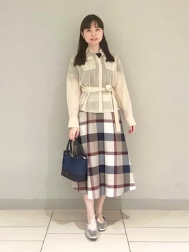 「BLUE LABEL CRESTBRIDGE（ブルーレーベルクレストブリッジ）のタイプライターカットコンビブラウス（シャツ/ブラウス）」を使った、ブルーレーベル・クレストブリッジ公式さん（レディース・165cm）の夏コーディネート