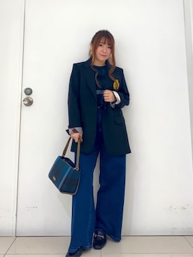 「BLUE LABEL CRESTBRIDGE（ブルーレーベルクレストブリッジ）のストレッチデニムワイドパンツ（デニムパンツ）」を使った、ブルーレーベル・クレストブリッジ公式さん（レディース・152cm）の秋コーディネート