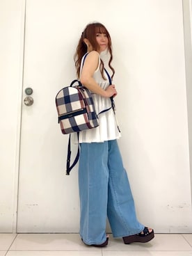 「BLUE LABEL CRESTBRIDGE（ブルーレーベルクレストブリッジ）のストレッチデニムワイドパンツ（デニムパンツ）」を使った、ブルーレーベル・クレストブリッジ公式さん（レディース・152cm）の夏コーディネート