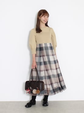 「アイテム（キーホルダー、ベージュ系）」を使った、ブルーレーベル・クレストブリッジ公式さん（レディース・159cm）の秋コーディネート