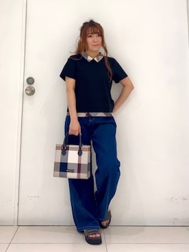 「BLUE LABEL CRESTBRIDGE（ブルーレーベルクレストブリッジ）のストレッチデニムワイドパンツ（デニムパンツ）」を使った、ブルーレーベル・クレストブリッジ公式さん（レディース・152cm）の夏コーディネート