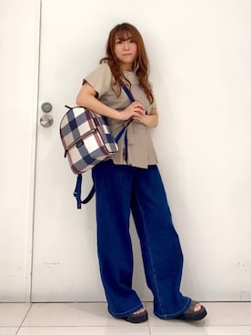 「BLUE LABEL CRESTBRIDGE（ブルーレーベルクレストブリッジ）のストレッチデニムワイドパンツ（デニムパンツ）」を使った、ブルーレーベル・クレストブリッジ公式さん（レディース・152cm）の秋コーディネート