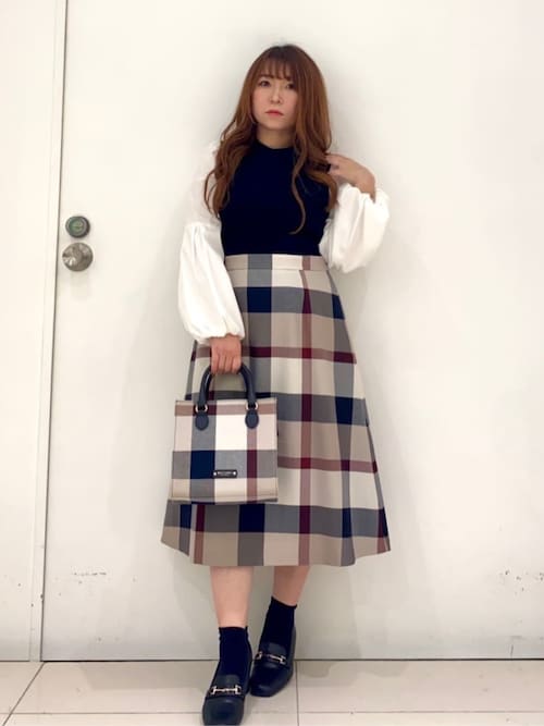 ブルーレーベルクレストブリッジ　ワンピース　ドッキング　ニット　黒　ベージュ 秋じたくにぴったりな新作ドレス｜BLUE LABEL CRESTBRIDGE(ブルー