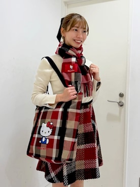 「アイテム（トートバッグ、レッド系）」を使った、ブルーレーベル・クレストブリッジ公式さん（レディース・159cm）の冬コーディネート