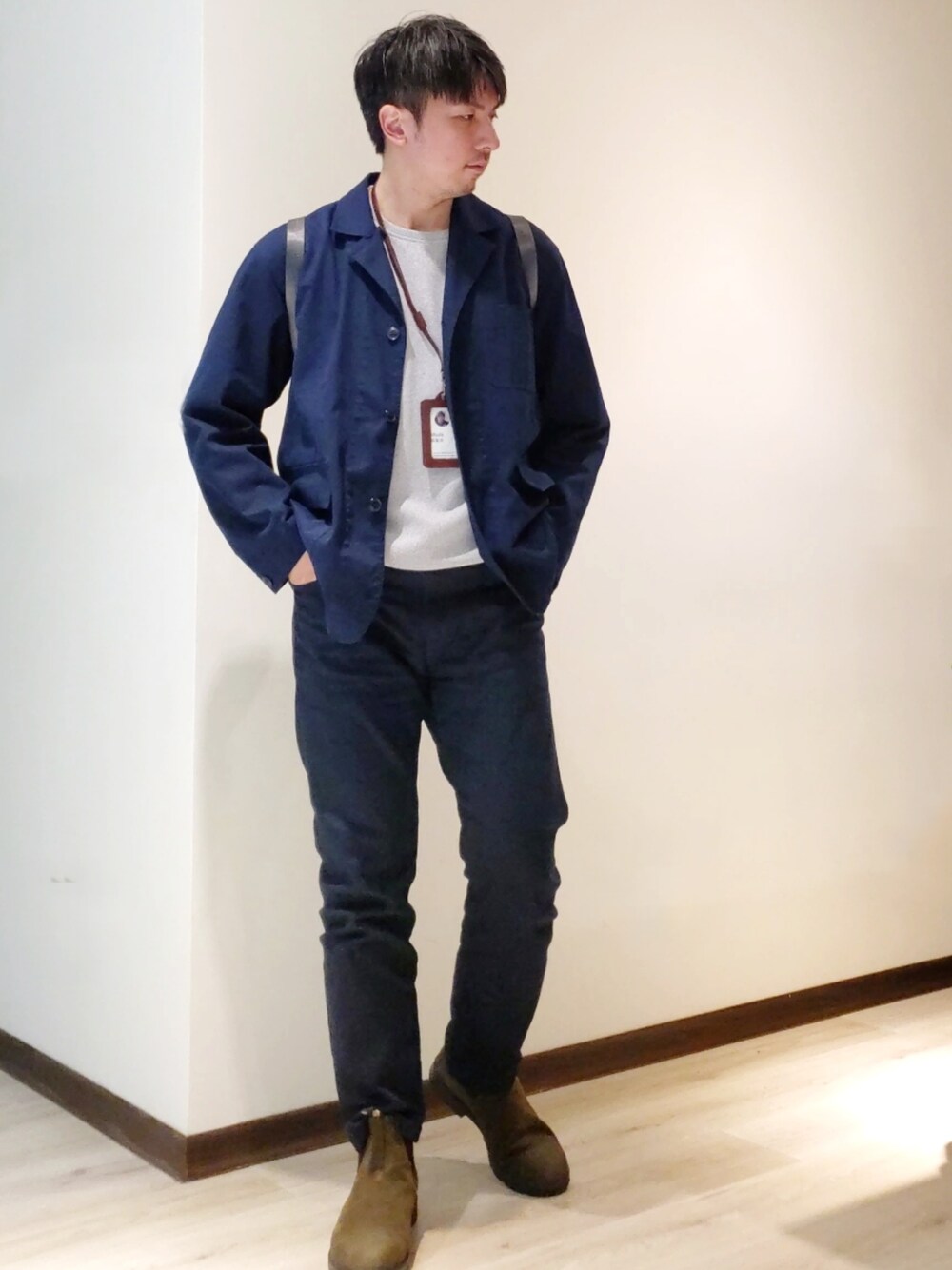 「UNIQLOのストレッチセルビッジスリムフィットジーンズ（デニムパンツ、ブルー系）」を使った、mads Kaoさん（メンズ・178cm）の秋コーディネートの1枚目の写真