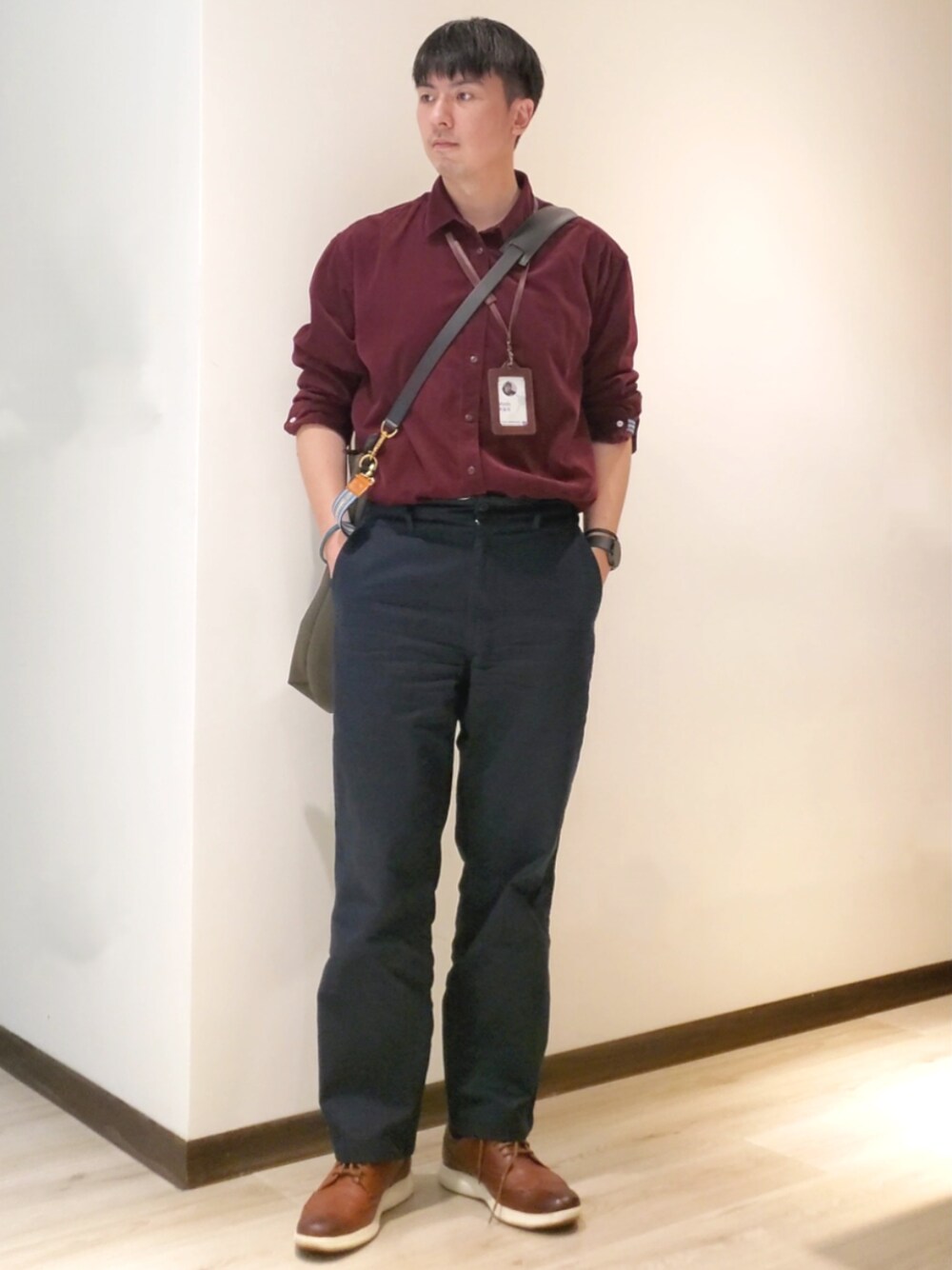 「mujiのアイテム（チノパンツ、ブルー系）」を使った、mads Kaoさん（メンズ・178cm）の秋コーディネートの1枚目の写真