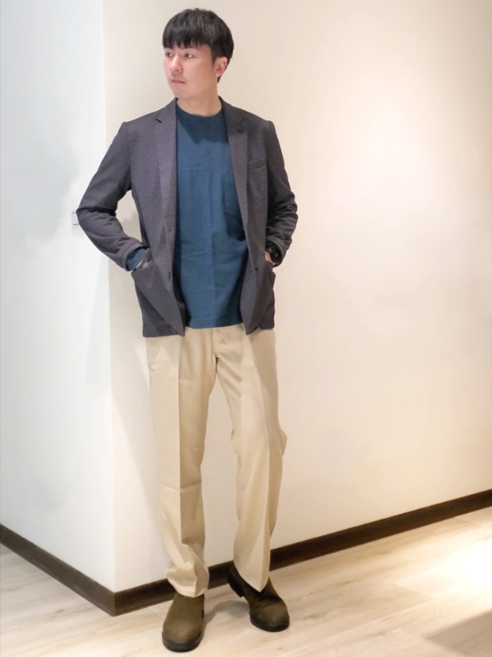 「GUのアイテム（チノパンツ、ベージュ系）」を使った、mads Kaoさん（メンズ・178cm）の秋コーディネートの1枚目の写真