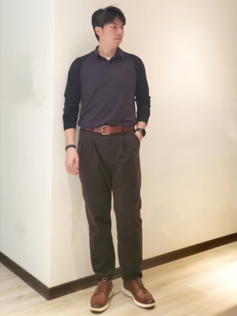 「SENSE OF PLACE by URBAN RESEARCHのコーデュロイテーパードスラックス（スラックス、パープル系）」を使った、mads Kaoさん（メンズ・178cm）の春コーディネートの1枚目の写真