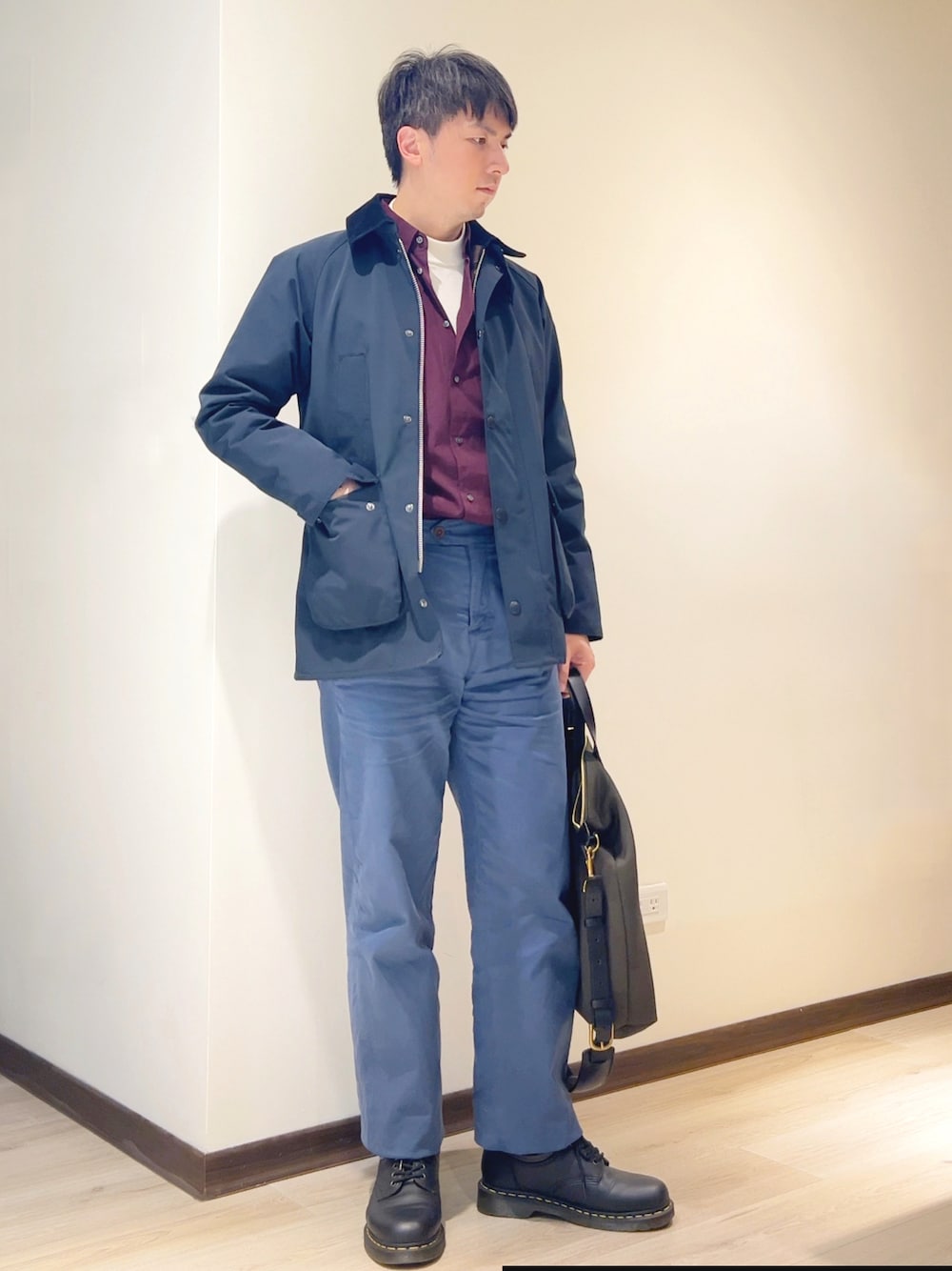 「BROOKS BROTHERSのコットンツイル ガーメントダイ プレーンフロント カジュアルパンツ MILANO 【ZOZOTOWN限定展開 OUTLET】（チノパンツ、ブルー系）」を使った、mads Kaoさん（メンズ・178cm）の春コーディネートの1枚目の写真