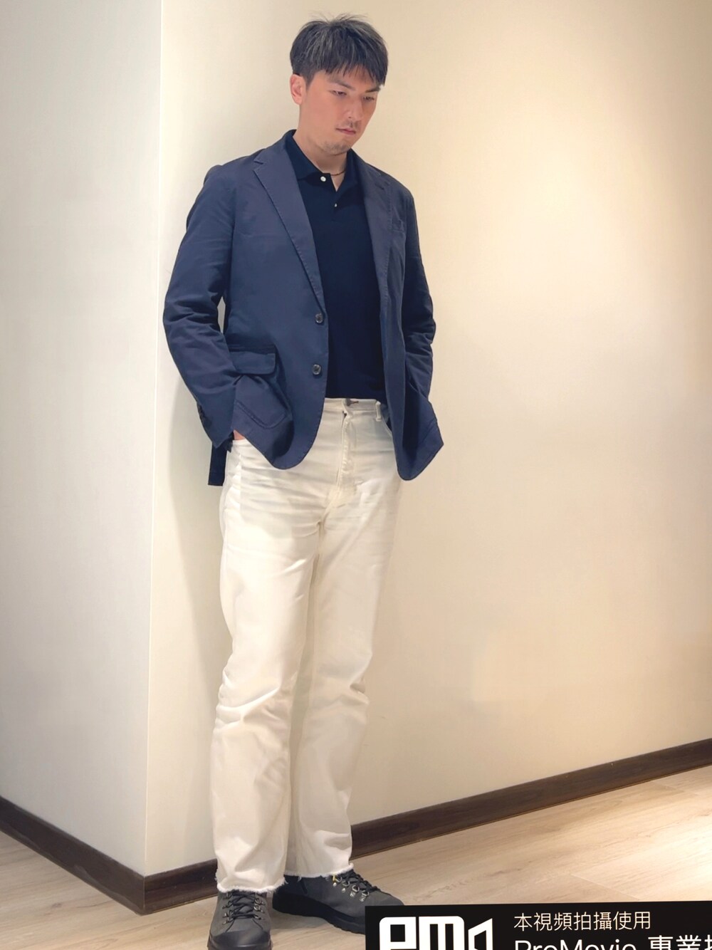 「UNIQLOのアイテム（デニムパンツ、ホワイト系）」を使った、mads Kaoさん（メンズ・178cm）の春コーディネートの1枚目の写真