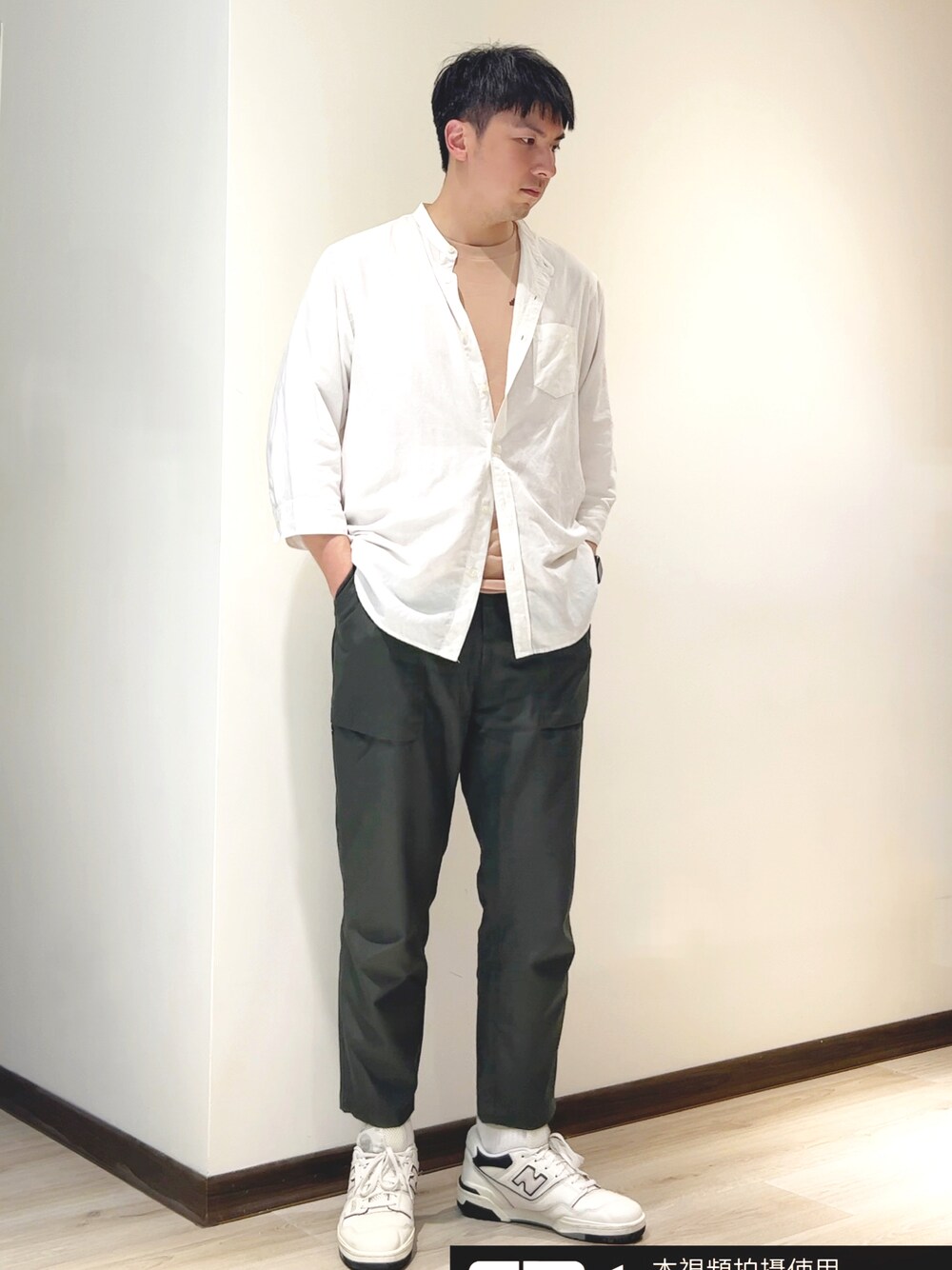 「dycteamのアイテム（チノパンツ、グリーン系）」を使った、mads Kaoさん（メンズ・178cm）の春コーディネートの1枚目の写真