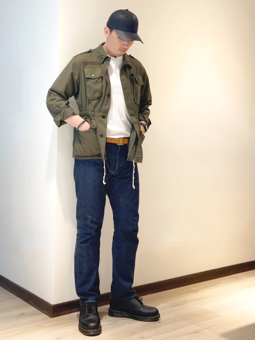 「RESOLUTEのアイテム（デニムパンツ、ブルー系）」を使った、mads Kaoさん（メンズ・178cm）の春コーディネートの1枚目の写真