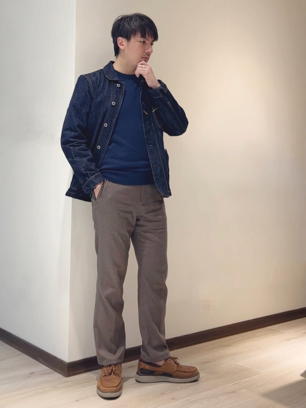 「HAZZYSのアイテム（スラックス、グレー系）」を使った、mads Kaoさん（メンズ・178cm）の春コーディネートの1枚目の写真