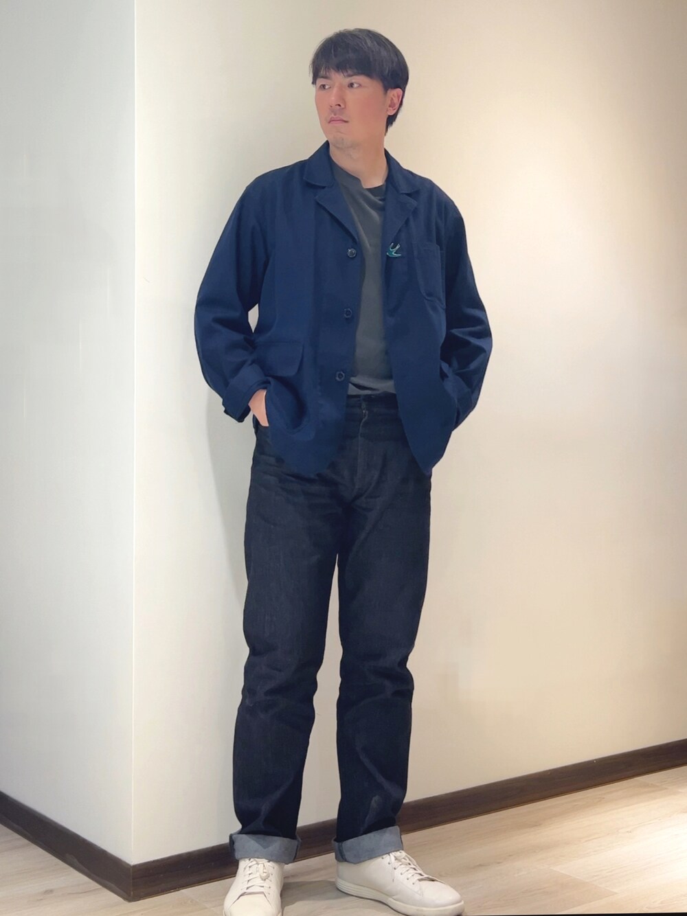 「UNIQLOのアイテム（デニムパンツ、ブラック系）」を使った、mads Kaoさん（メンズ・178cm）の春コーディネートの1枚目の写真