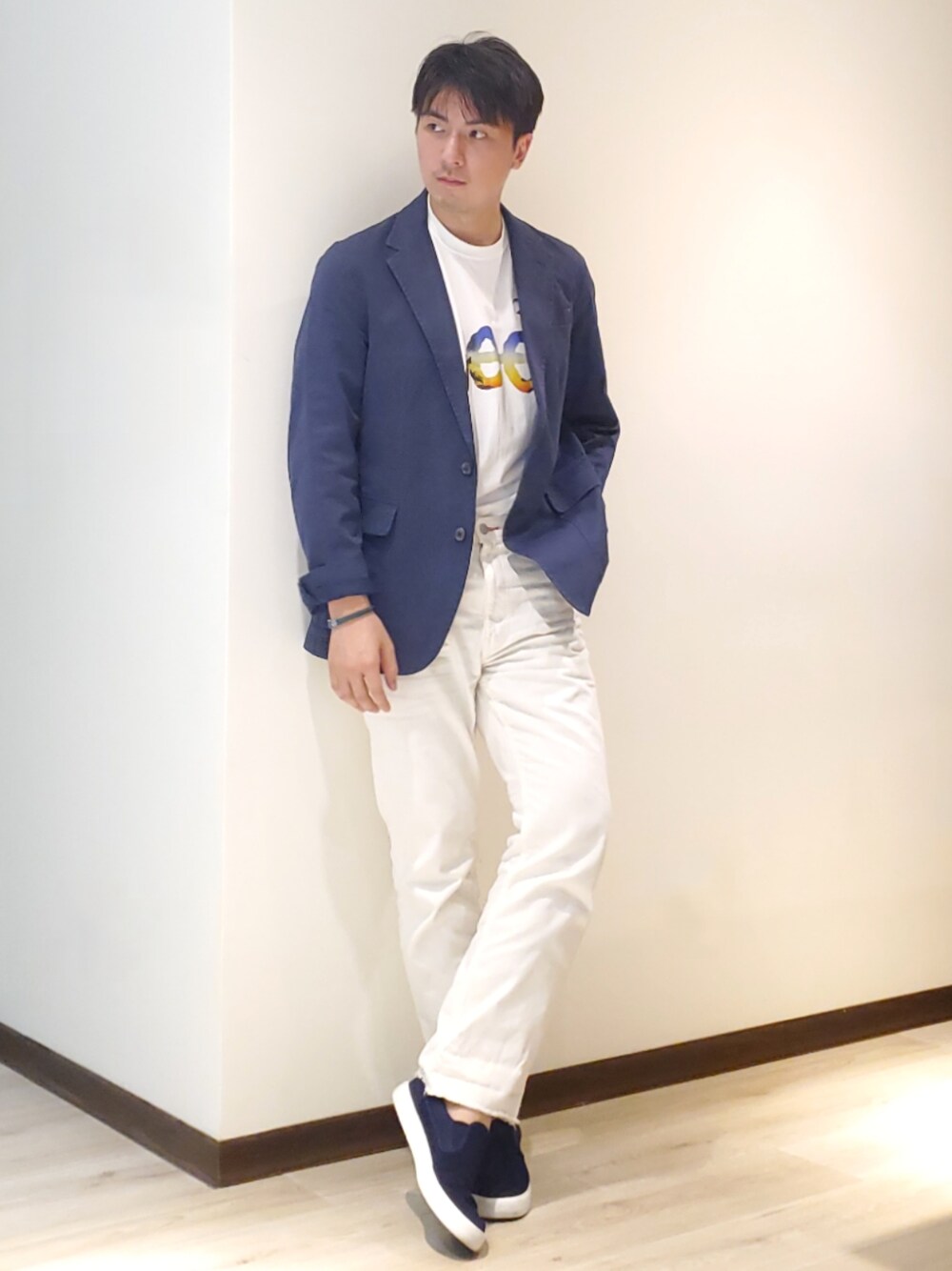 「UNIQLOのアイテム（デニムパンツ、ホワイト系）」を使った、mads Kaoさん（メンズ・178cm）の秋コーディネートの1枚目の写真