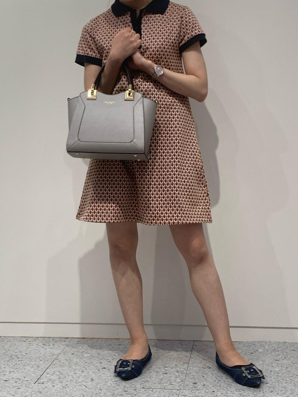 「ZARA、ZARA KIDS、&chouette、RANDA、オトナガーリー、キレイめ、上品コーデ、ザラジョ、ザラキッズ、ワンピース、シンプルスタイル、ハンドバッグ、高見え、低身長コーデ、150cmコーデ」｜「& chouetteのアイテム（ハンドバッグ、グレー系）」を使った、naoさん（レディース・148cm）の秋コーディネートの1枚目の写真