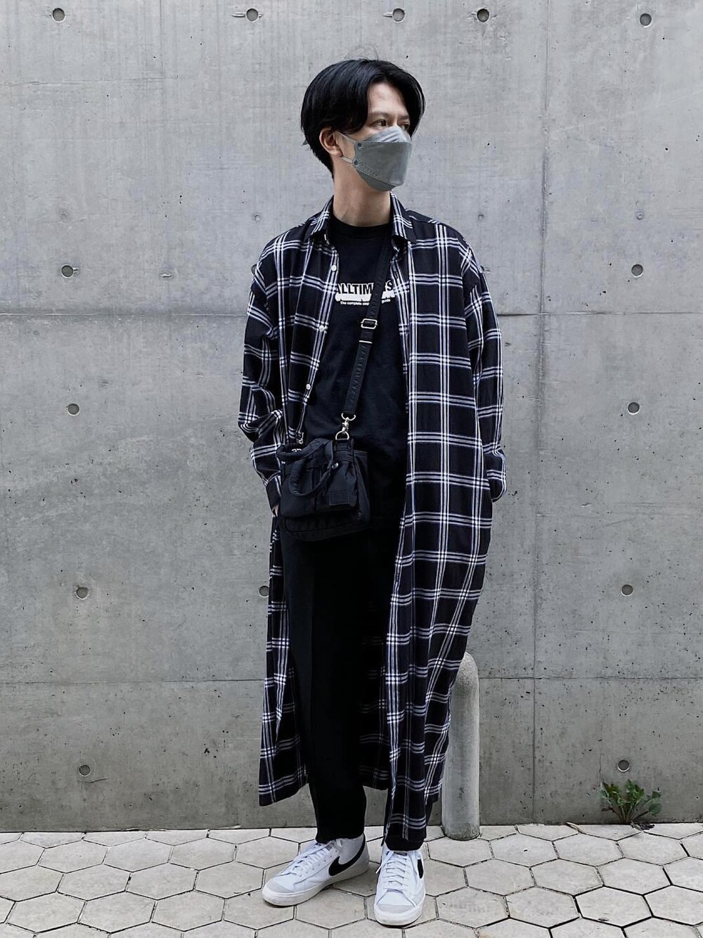 「秋コーデ、チェックシャツ、ロングシャツ、モノトーンコーデ、ストリートコーデ、ブラックコーデ、ミスタージェントルマン、MR.GENTLEMAN、alltimers、blazer」｜「MR.GENTLEMANのNEL CHECK LONG SHIRT（シャツ/ブラウス、ブラック系）」を使った、shingos612さん（メンズ・179cm）の秋コーディネートの1枚目の写真
