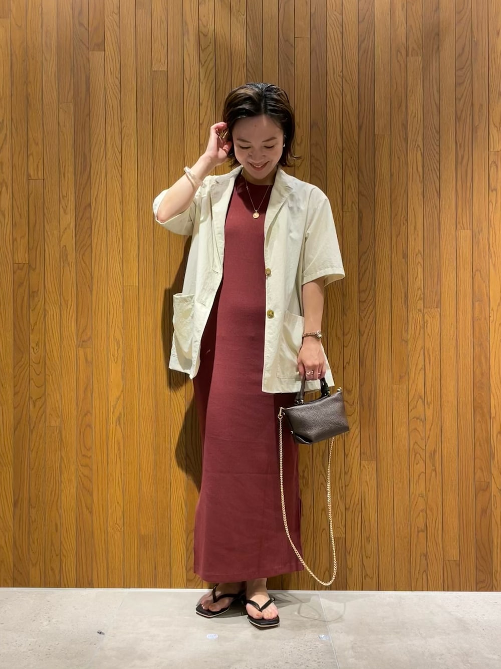 「スクエアトゥ、ワンピース、ジャケット、ハーフスリーブ、ノースリーブワンピース、ショルダーバッグ、チェーンバッグ、オトナカジュアル、大人カジュアル、低身長、低身長コーデ、トングサンダル、ママコーデ」｜「Healthknitの『別注』Healthknit×URBAN RESEARCH　アメリカンスリーブパッド付ワンピース（ワンピース、レッド系）」を使った、kei☺︎さん（レディース・152cm）の夏コーディネートの1枚目の写真