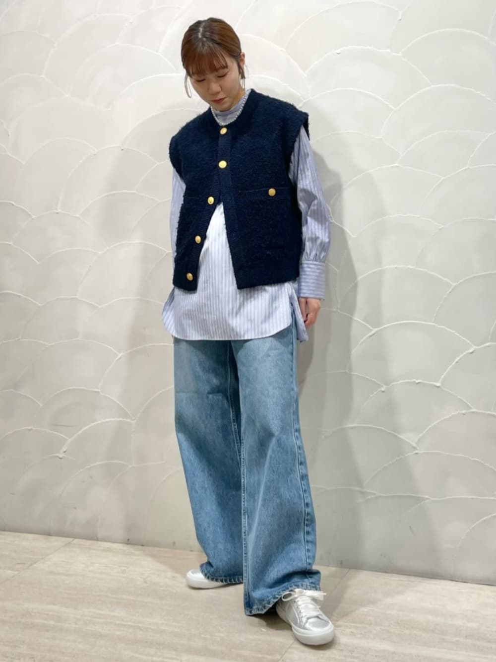 MACPHEE（マカフィー）ツイーディー クルーネックジレ ベスト　金ボタン MACPHEE（マカフィー）の「ツイーディー クルーネックジレ