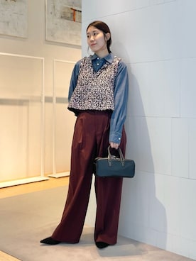 「アイテム（スラックス、レッド系）」を使った、Sato_TOMORROWLANDさん（レディース・162cm）の秋コーディネート