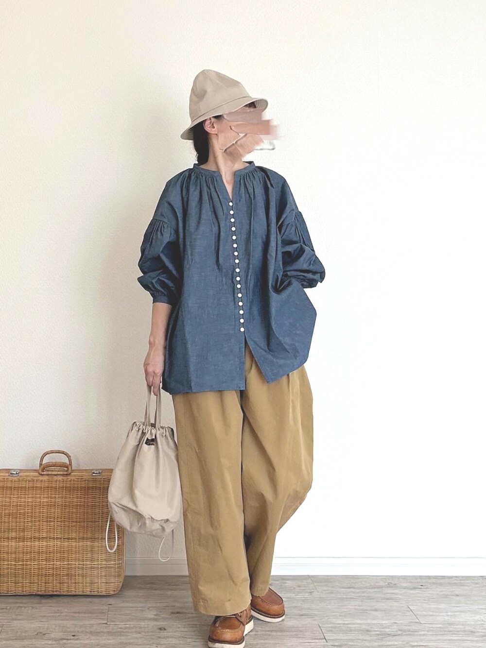 「トンガリ帽子、ダンガリーシャツ、napron、Redwing」｜「上田帽子店のアイテム（ハット、ベージュ系）」を使った、harmaacoさん（レディース・158cm）の秋コーディネートの1枚目の写真