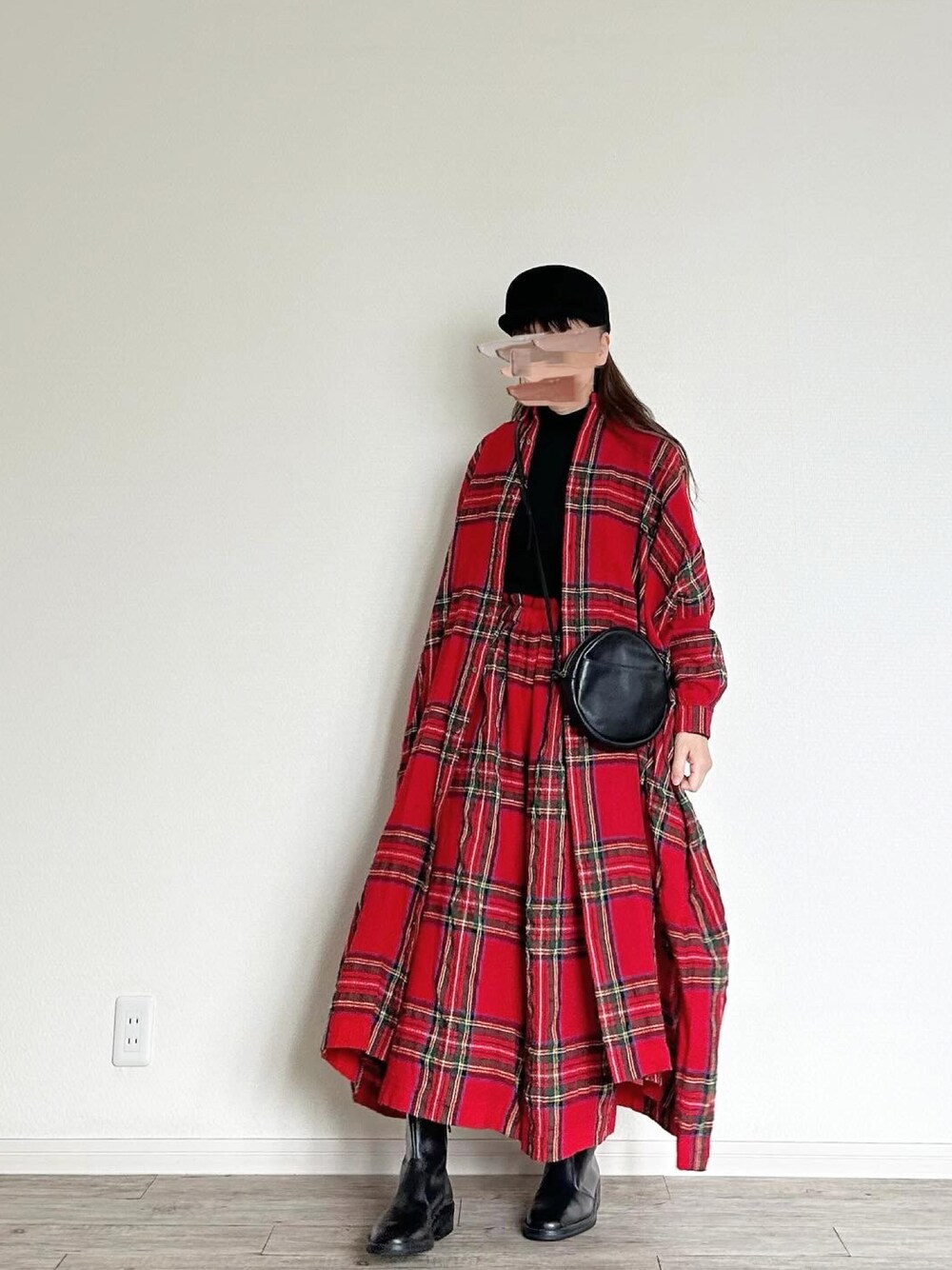 「タータンチェック」｜「ichiのアイテム（シャツワンピース、レッド系）」を使った、harmaacoさん（レディース・158cm）の冬コーディネートの1枚目の写真
