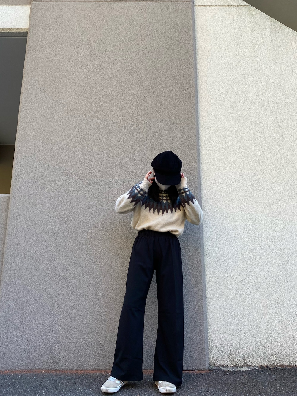 「Lavish Gateのアイテム（スラックス、ブラック系）」を使った、KOYUKIさん（レディース・150cm）の冬コーディネートの1枚目の写真