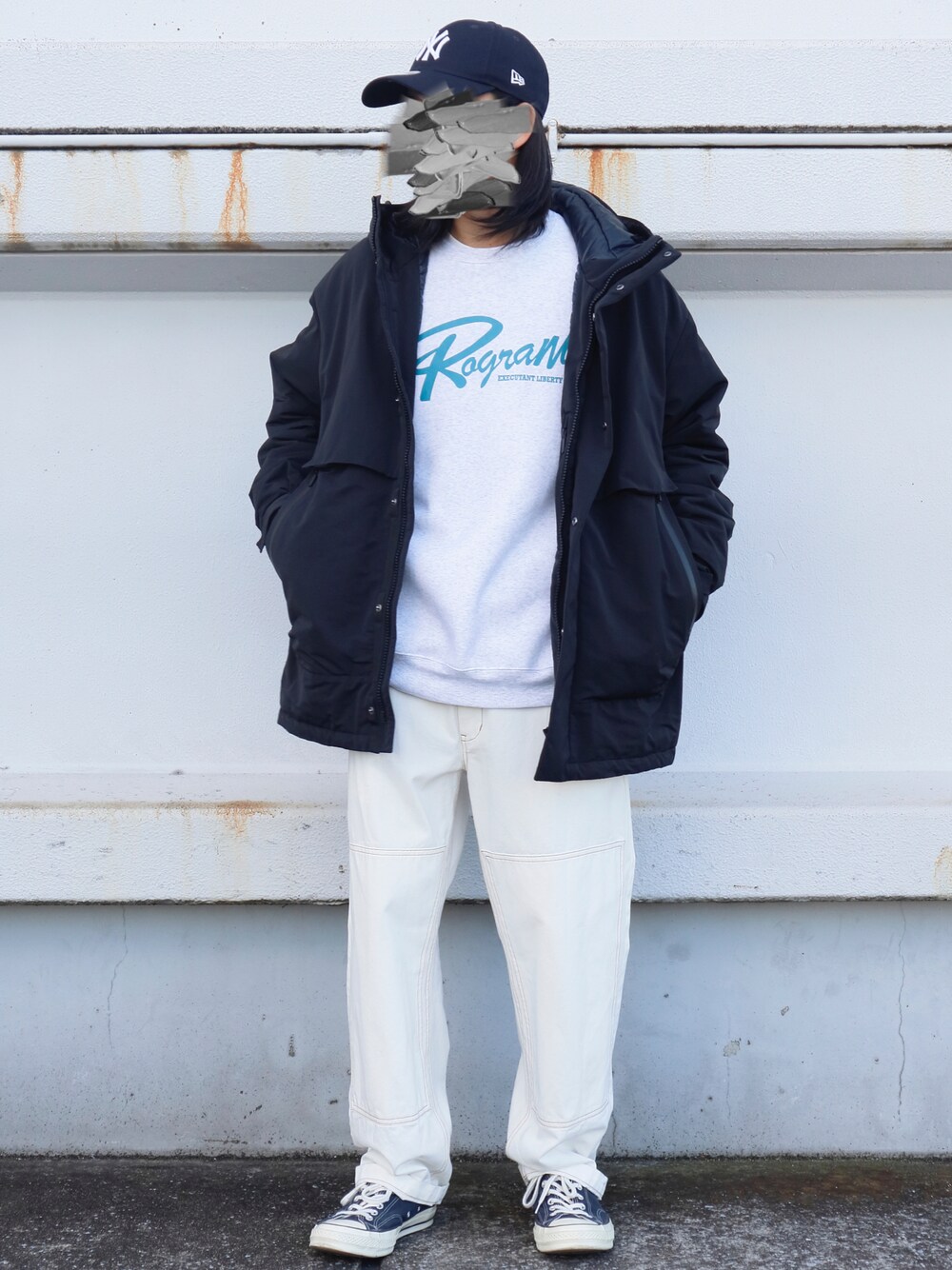 「ビッグシルエット、カジュアル、オーバーサイズ、大人カジュアル、休日コーデ、ootd、あけましておめでとうございます！、あったかコーデ、新年一発目、今年もよろしくお願いします」｜「Anchor Smithのオーバーサイズ 裏起毛 カレッジデザイン プルオーバースウェット（スウェット、グレー系）」を使った、Ta93さん（メンズ・170cm）の冬コーディネートの1枚目の写真