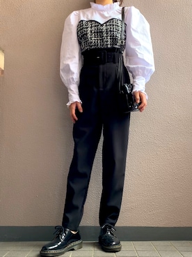 himmelさんの「スクエアバックルベルト付きテーパードパンツ」を使ったコーディネート