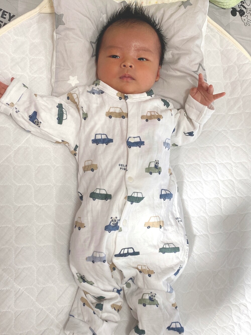 「赤ちゃん、新生児、キッズコーデ、ベビーコーデ、ベビーファッション、男の子、ジェラート　ピケ(gelato pique)」｜「gelato piqueの【BABY】くるまモチーフ baby ロンパース（ルームウェア/パジャマ、ホワイト系）」を使った、kumipoohさん（キッズ・50cm）の秋コーディネートの1枚目の写真