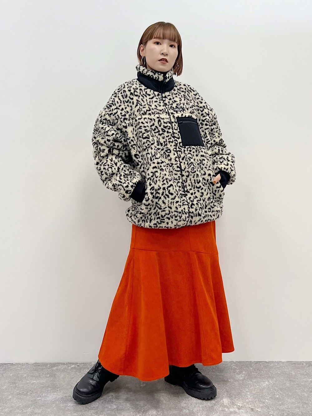 「秋冬コーデ、冬、ボア、ボアジャケット、ラクチンコーデ、フユコーデ、ロングスカート、オレンジ、ビックシルエット、ブルゾン、レオパード、マーメイドスカート、着痩せコーデ、韓国コーデ、PAGEBOY」｜「PBLIMのPAGEBOYLIM/リバーシブルボアブルゾン（ブルゾン、その他）」を使った、Naoさん（レディース・159cm）の秋コーディネートの1枚目の写真